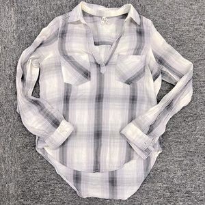 Women’s XS Mudd plaid 3/4 length sleeve shirt.